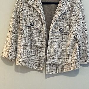Laura Cruz Textured Tweed Jacket in Ivory and Black. Item 11379